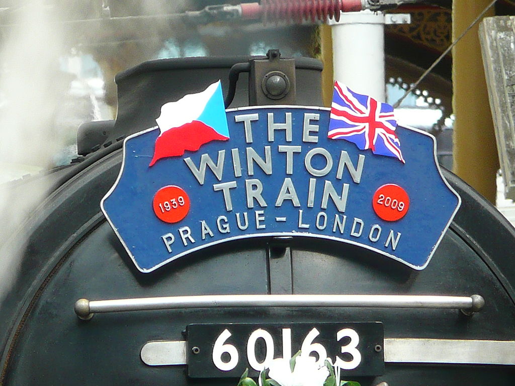 1024px-Winton-Train-Headboard-London-Liverpool-St-Stn-20090904
