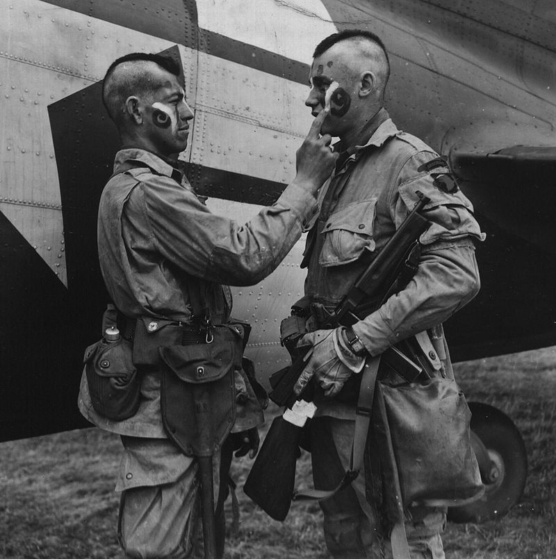 800px-Paratrooper_applies_war_paint_111-SC-193551cropped