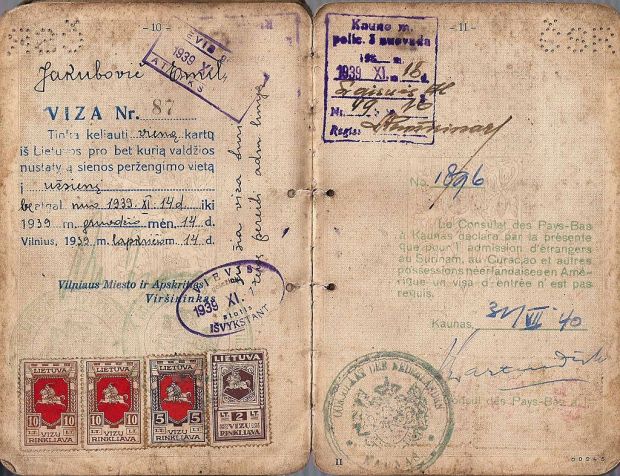 Jan_Zwartendijk_hand_signed_visa_from_1940