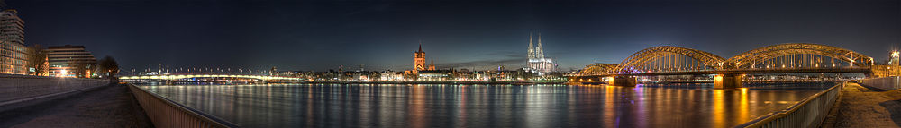 1000px-Cologne_-_Panoramic_Image_of_the_old_town_at_dusk