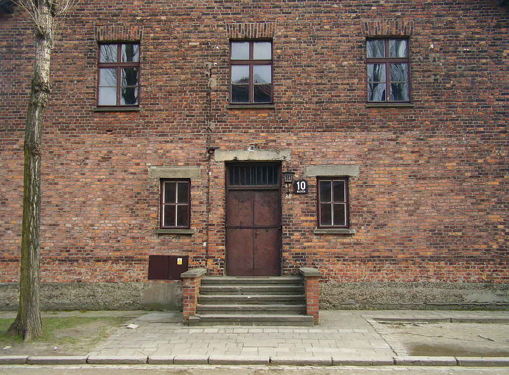 1024px-Auschwitz_Mengele_Block_10
