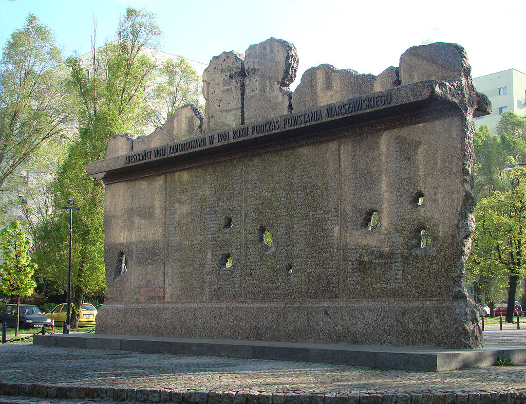 1024px-Pomnik_ofiar_Rzezi_Woli_03