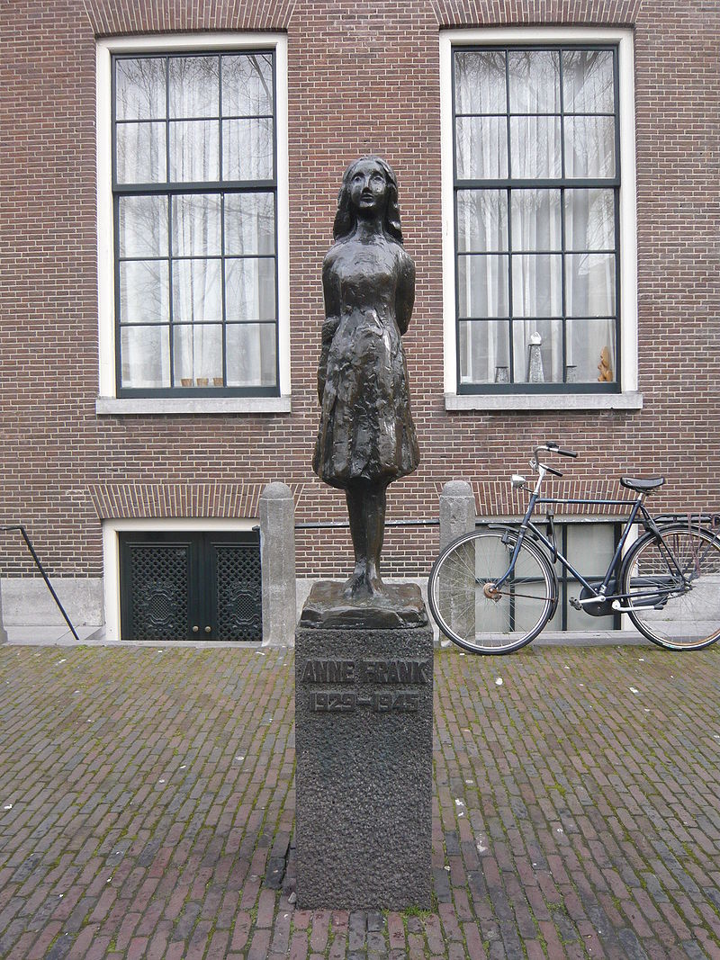 800px-Anne_Frank_M01