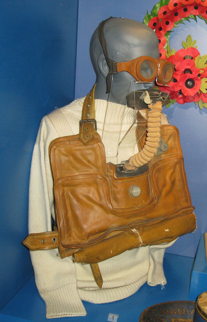 800px-Davis_Submerged_Escape_Apparatus