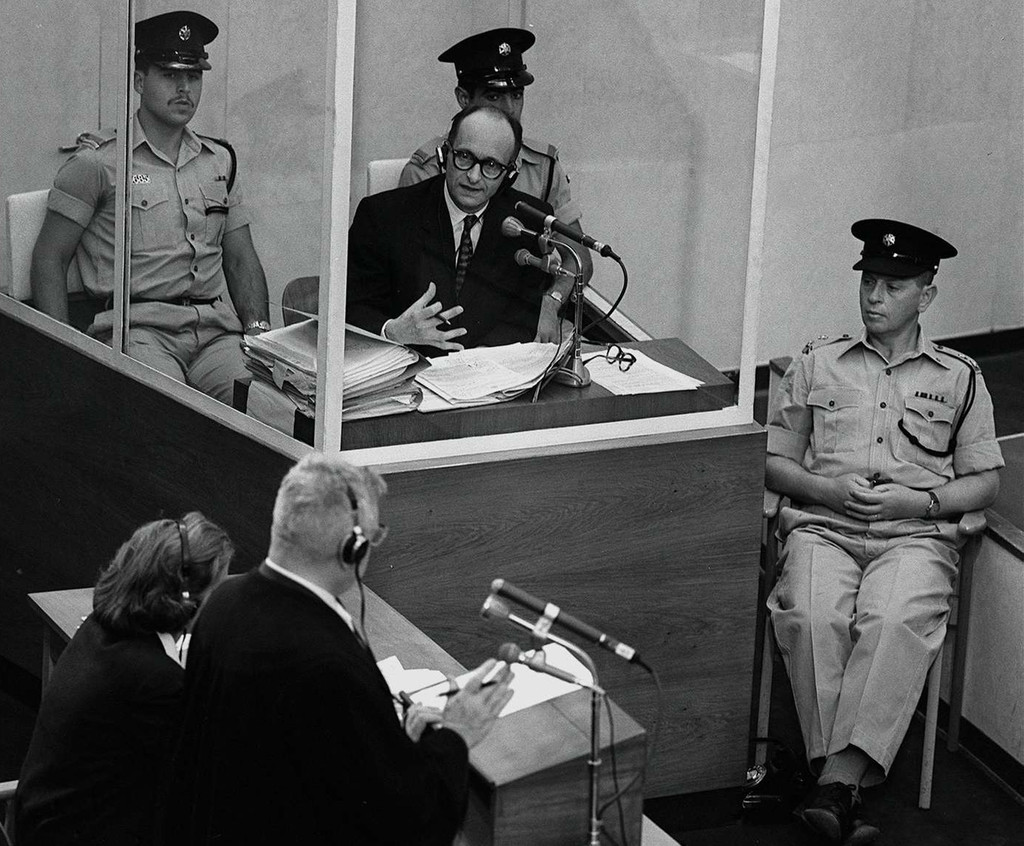 Adolf-Eichmann-in-box