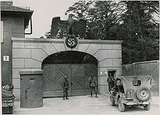 225px-KZDachau1945