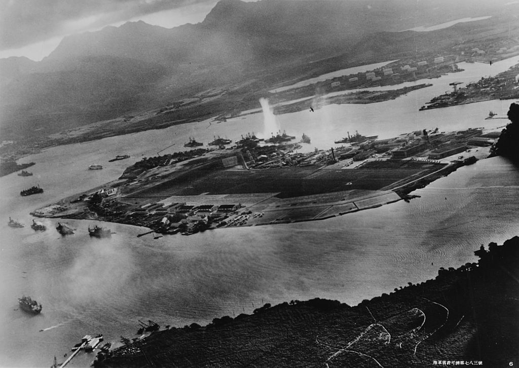 attack_on_pearl_harbor_japanese_planes_view