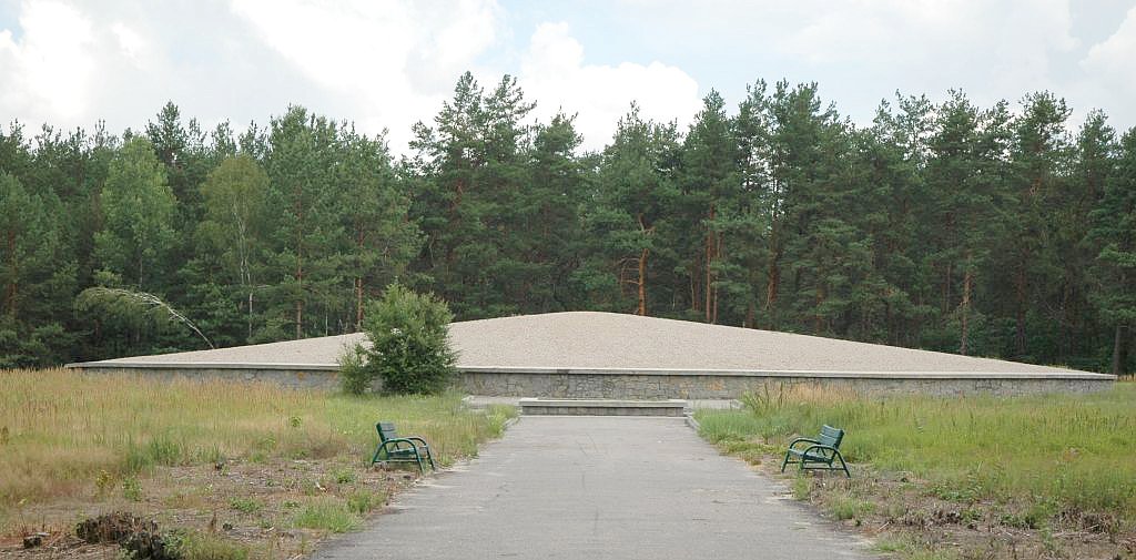 poland_sobibor_-_death_camp_mausoleum