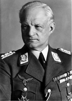 300px-generaloberstabsarzt_prof-_dr-_med-_erich_hippke