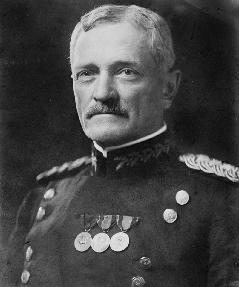 800px-general_john_joseph_pershing_head_on_shoulders