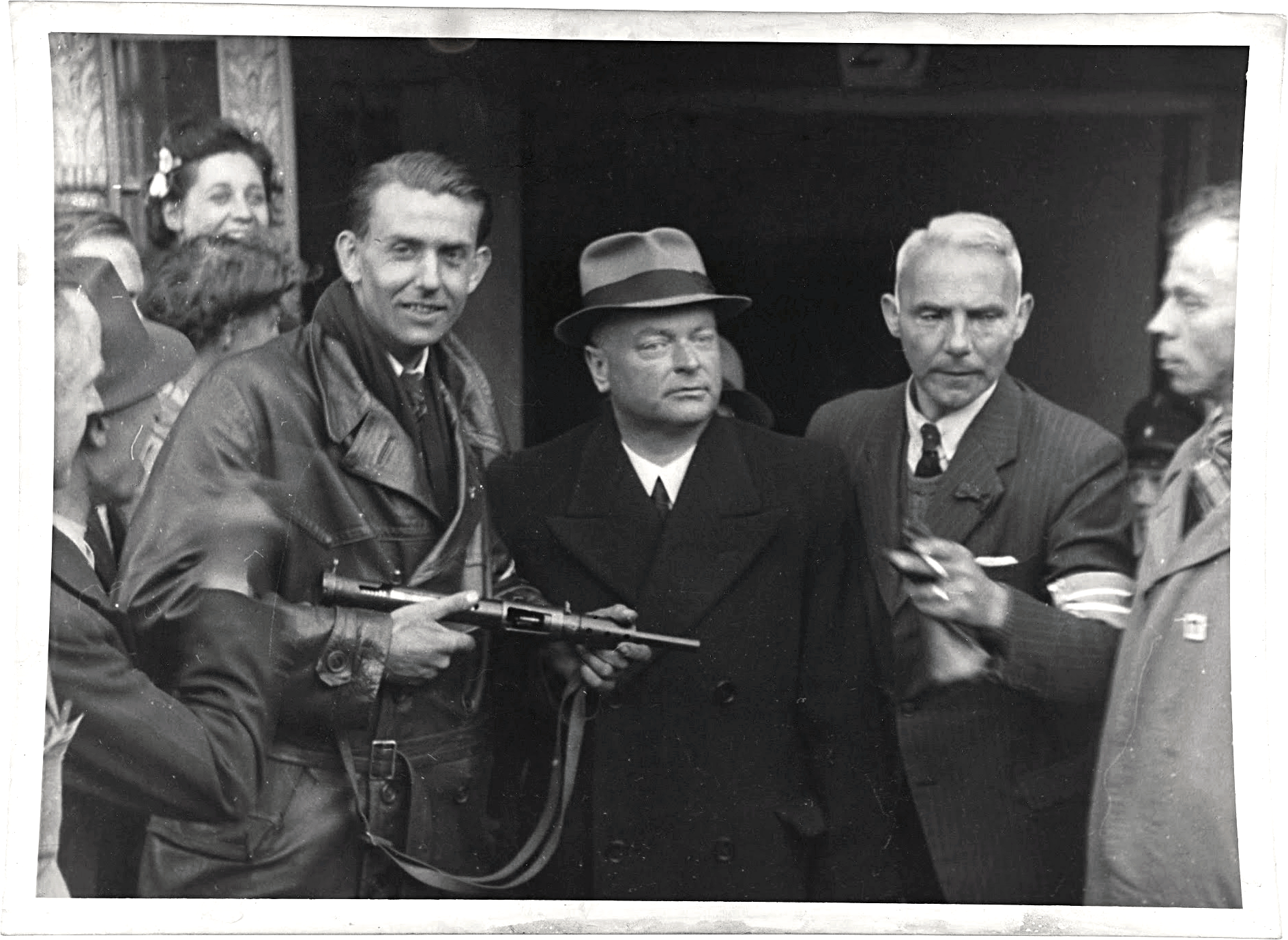 anton_mussert_arrested_at_korte_vijverberg_street_in_the_hague-_1945