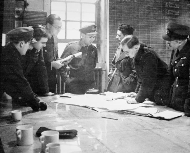 mosquito-crew-briefing