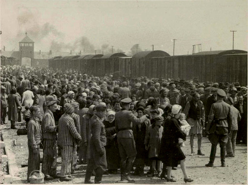 selection_on_the_ramp_at_auschwitz-birkenau_summer_1944_auschwitz_album