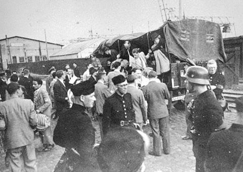 round-up-of-jews-in-holland-many-if-whom-were-killed-in-auschwitz