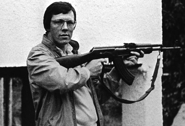 peter-robinson-caught-on-camera-in-late-1984-during-a-visit-to-the-israel-lebanon-border-with-an-automatic-assault-rifle