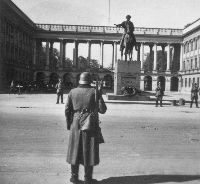 Warsaw_(1940s)