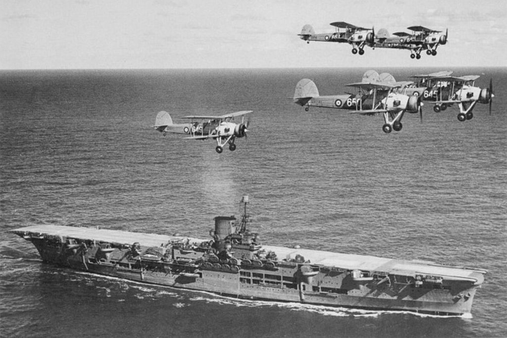 HMS_Ark_Royal_h85716
