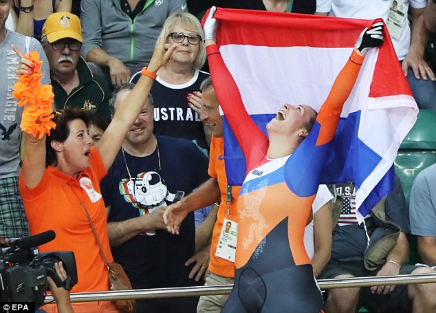 3733362900000578-3739316-image-a-25_1471122096732