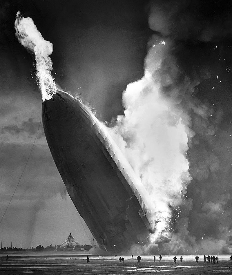 800px-Hindenburg_disaster,_1937