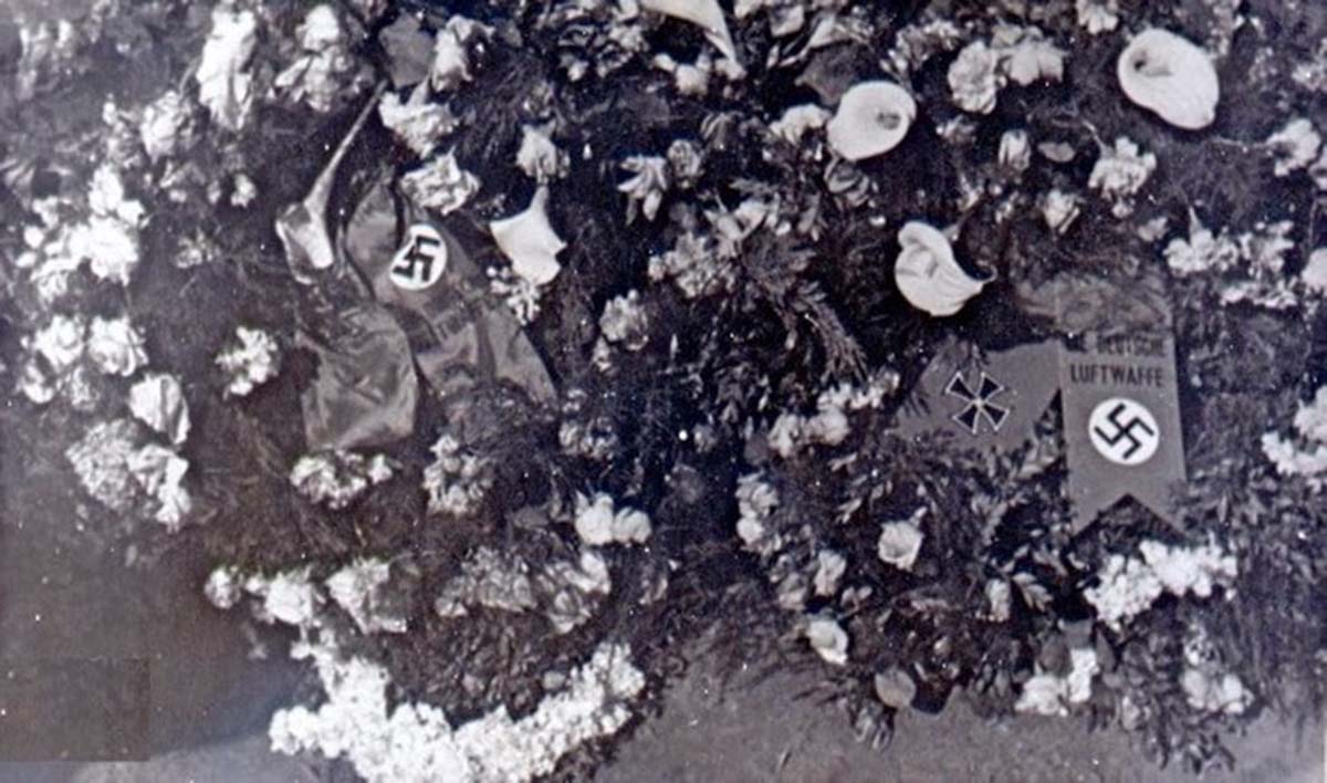 A RAF airman is buried with full military honors by occupying German soldiers, Channel Islands, 1943 (4)