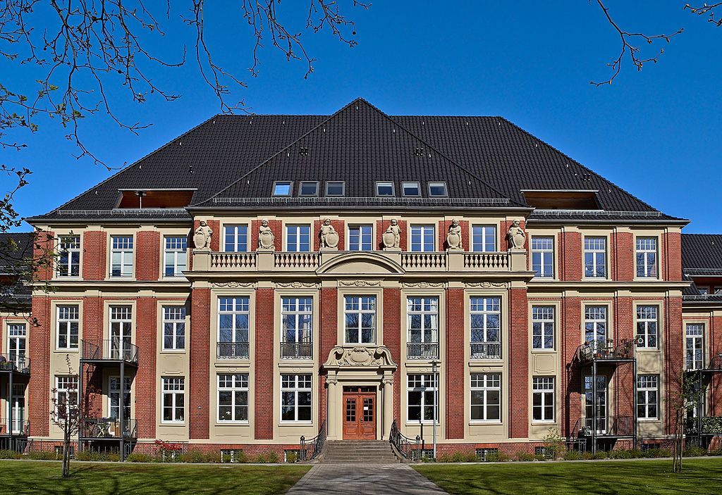 AK_Barmbek_old_main_building_02
