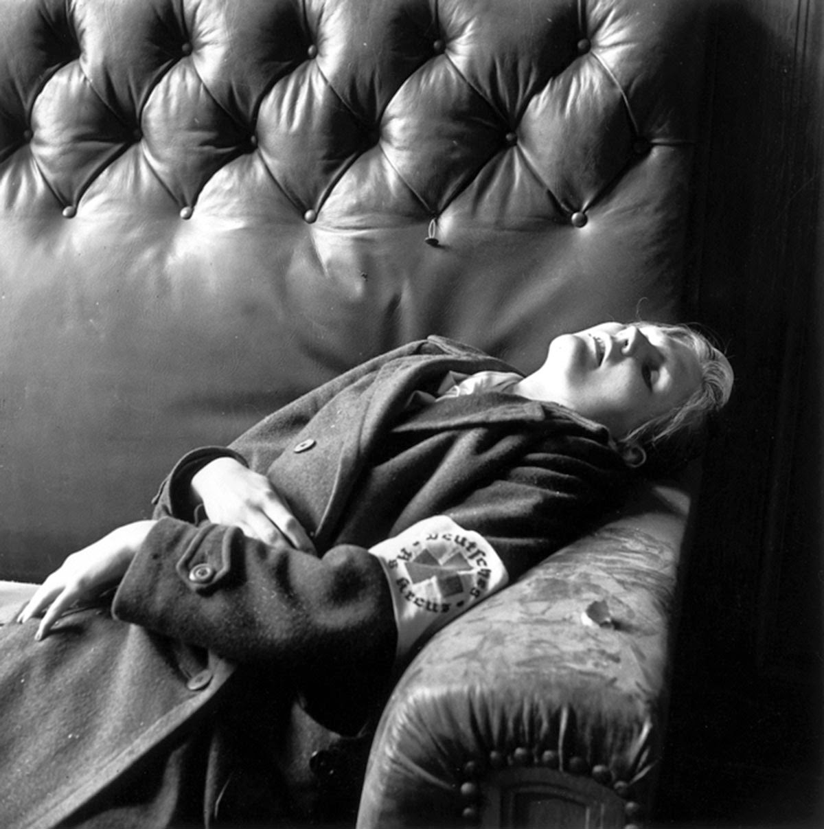 Deputy Mayor Ernst Kurt Lisso and his family after committing suicide by cyanide to avoid capture by US troops, 1945 (3)