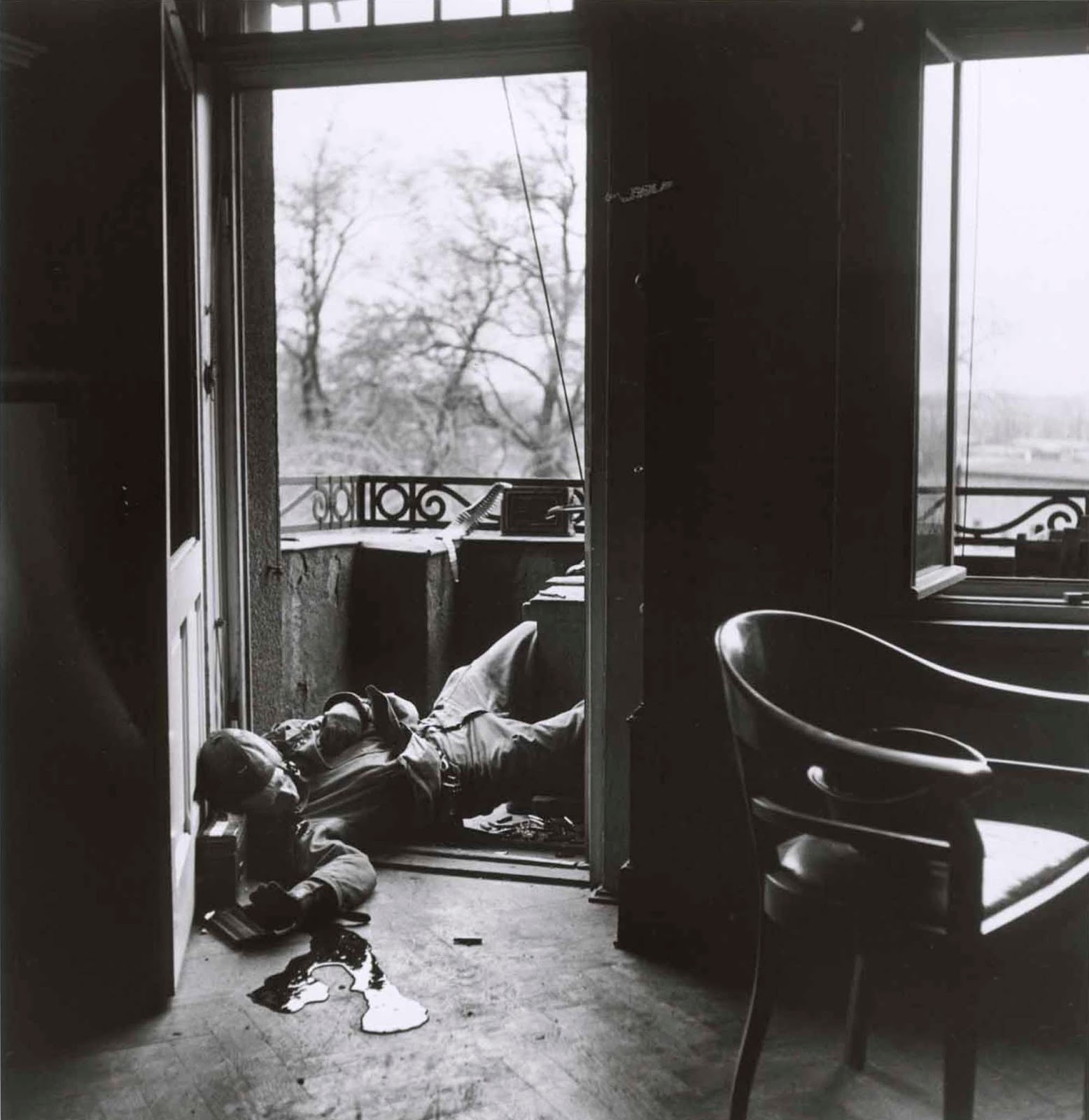 Raymond_Bowman_robert_capa_1