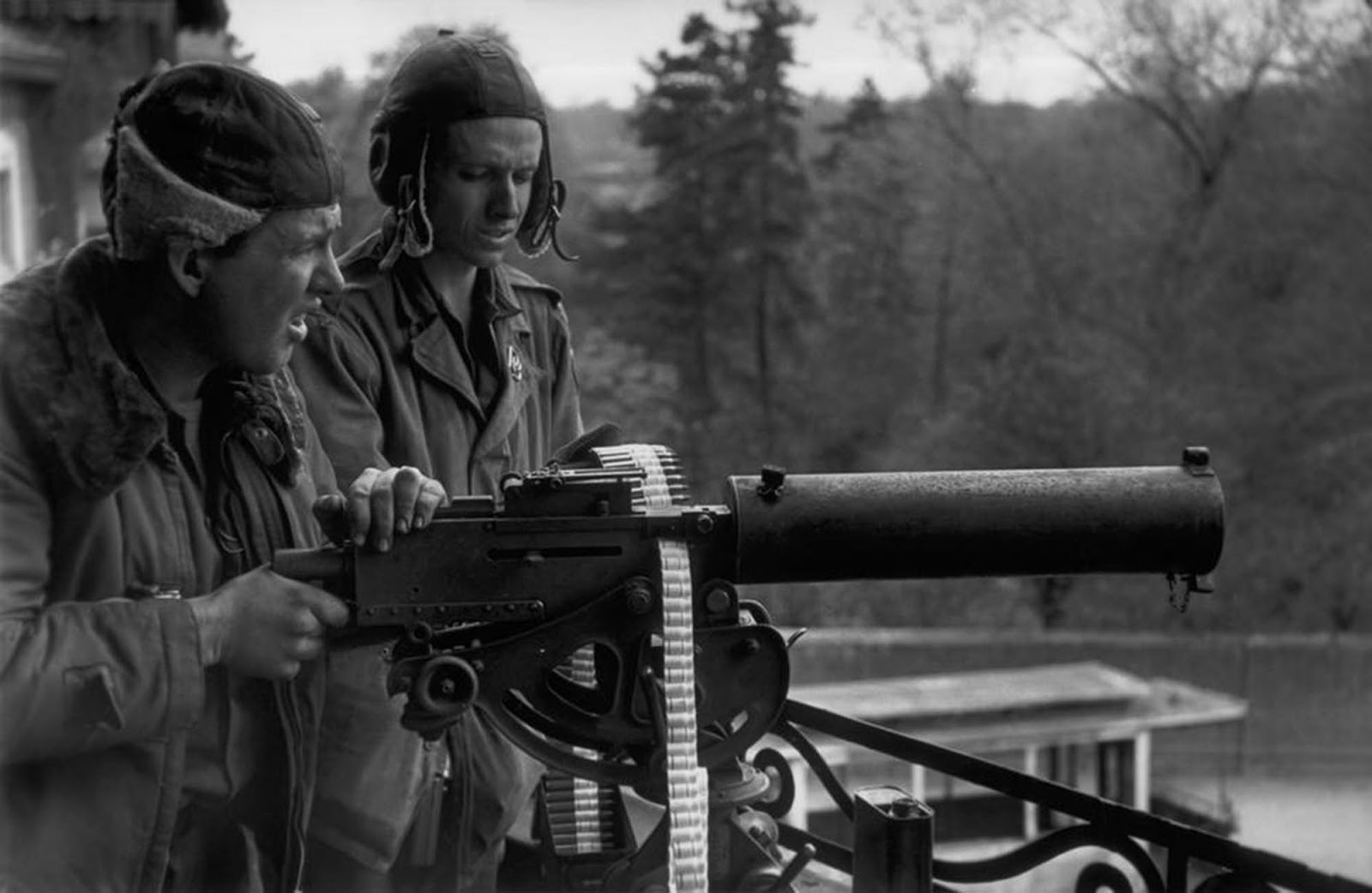 Raymond_Bowman_robert_capa_3