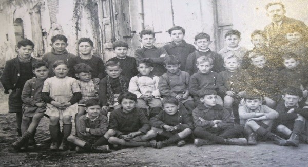 RonaldFriendMixedWithLocalChildren1943_large