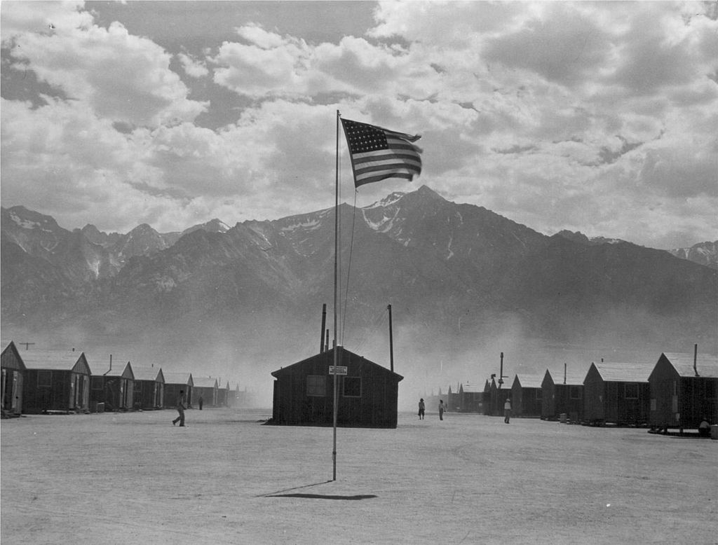 1024px-Manzanar_Flag