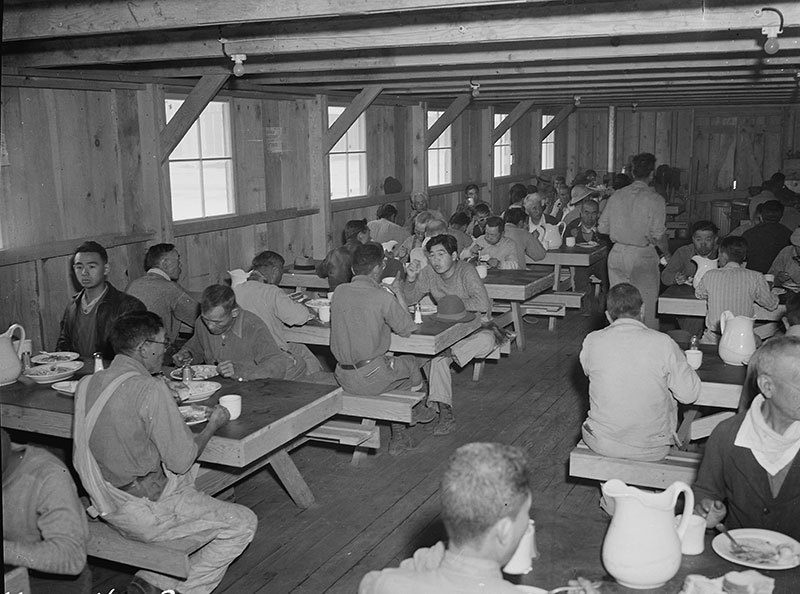 manzanar-relocation-center-lunchtime
