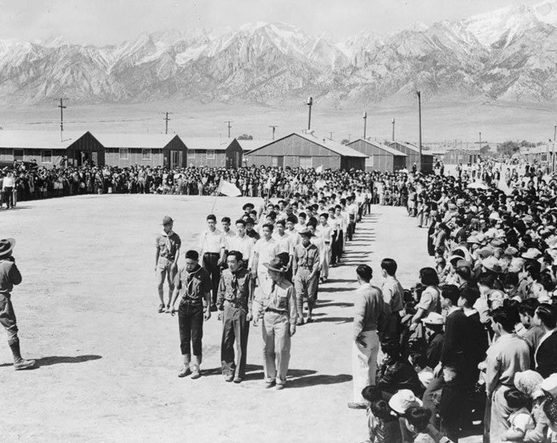 manzanar-relocation-center-memorial-day-1942