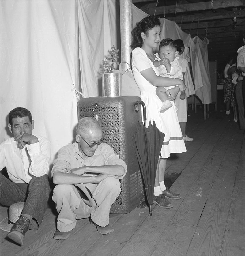 Manzanar_Relocation_Center,_Manzanar,_California._A_typical_interior_scene_in_one_of_the_barrack_ap_._._._-_NARA_-_538136
