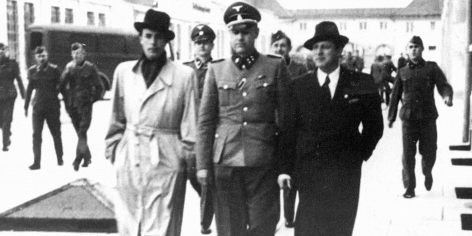 Johannes Heesters besucht KZ Dachau