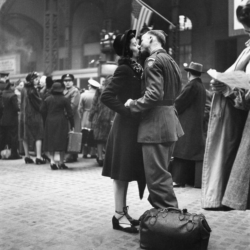 world-war-2-soldier-goodbye
