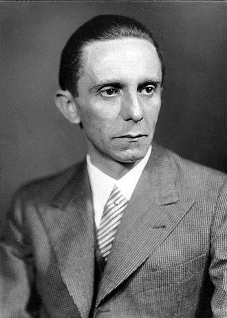 330px-Bundesarchiv_Bild_146-1968-101-20A,_Joseph_Goebbels
