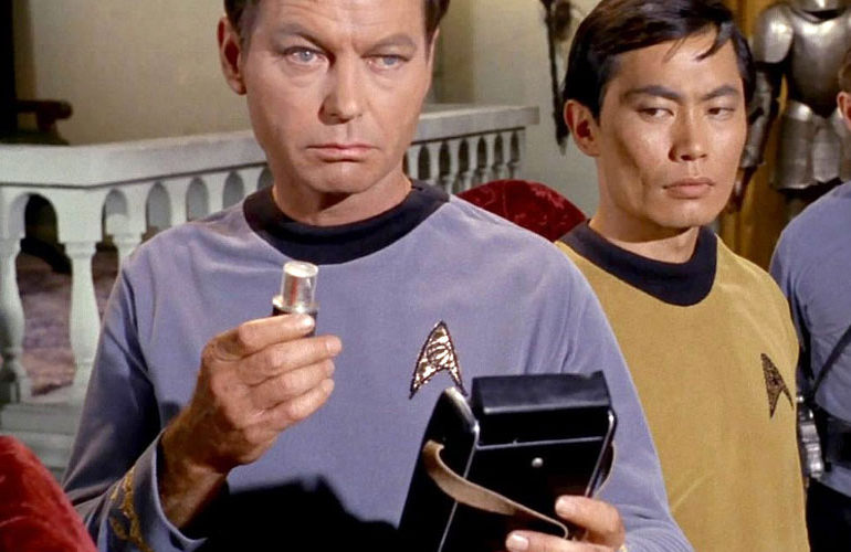 bones-mccoy-medical-tricorder-770x500