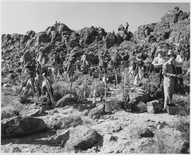 cameras-filming-atomic-test