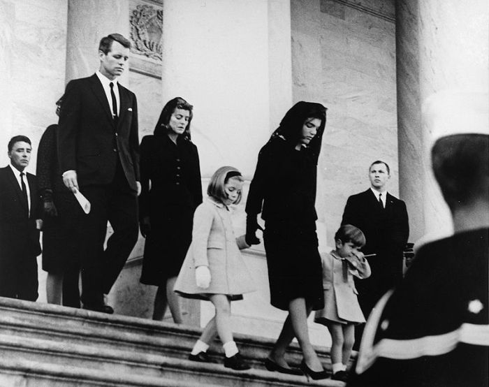 800px-jfks_family_leaves_capitol_after_his_funeral_1963