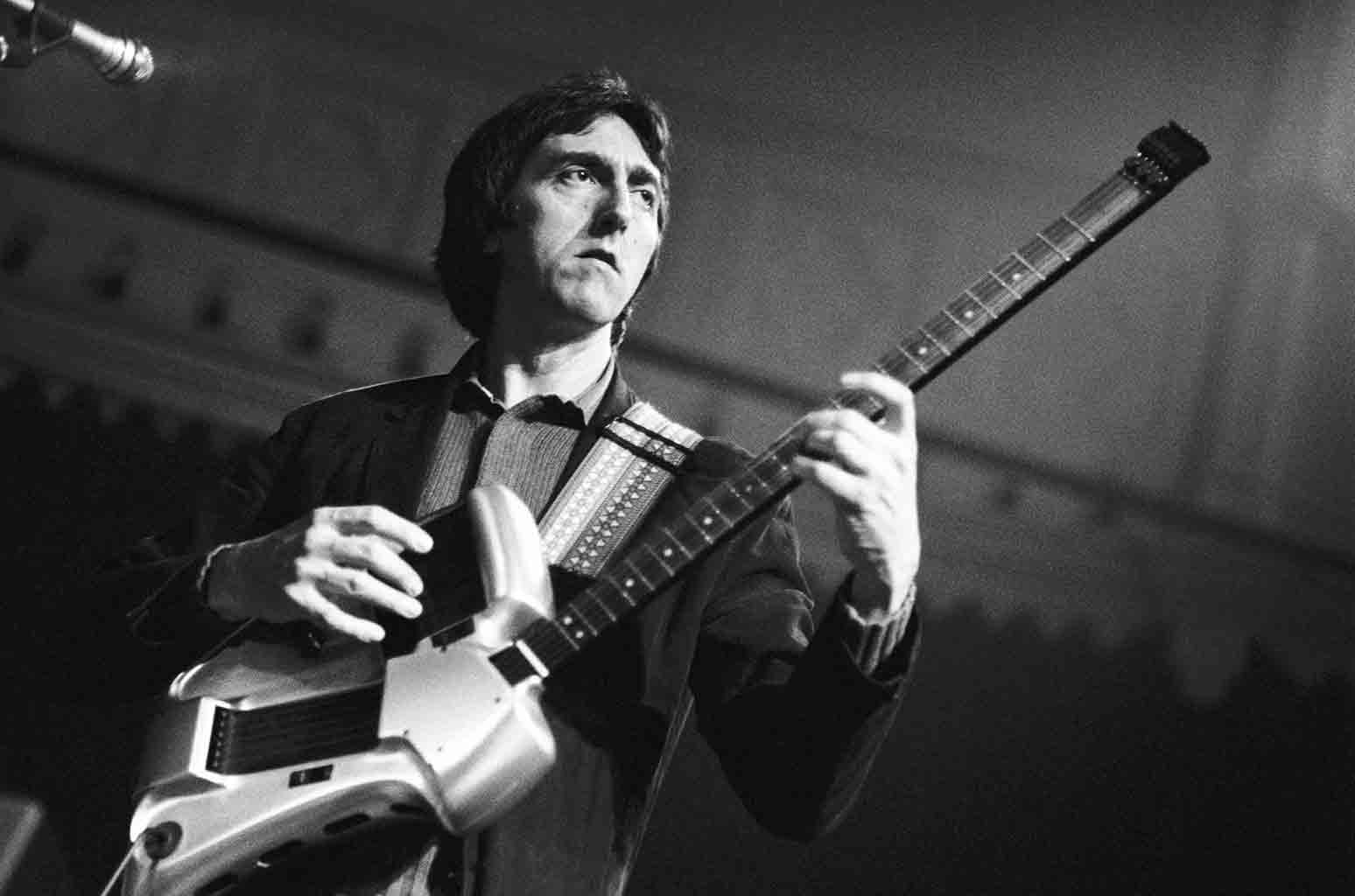 01-Allan-Holdsworth-portrait-bw-billboard-1548