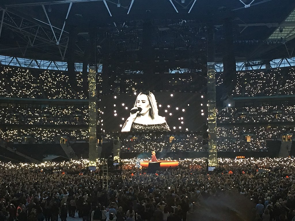 1024px-Adele_Live_2017_-_The_FINALE_-_WEMBLEY_Stadium_-_LONDON_-_Make_You_Feel_My_Love_(night_2,_June_29th)