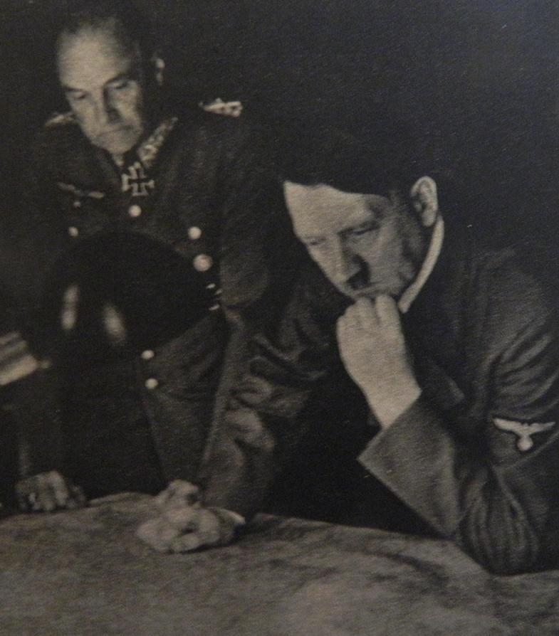 Hitler_and_von_Brauchitsch_1941