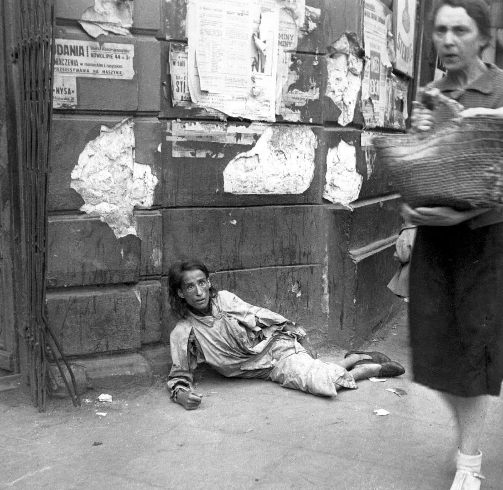 Daily_Life_In_The_Warsaw_Ghetto_28