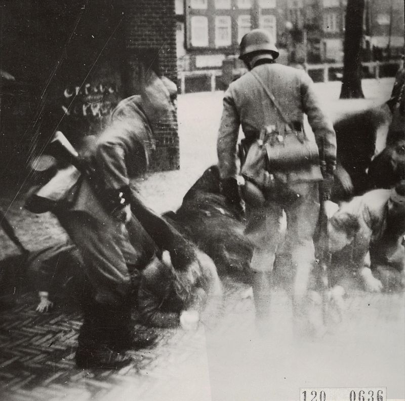 Duitse_razzia_op_het_Jonas_Daniël_Meijerplein