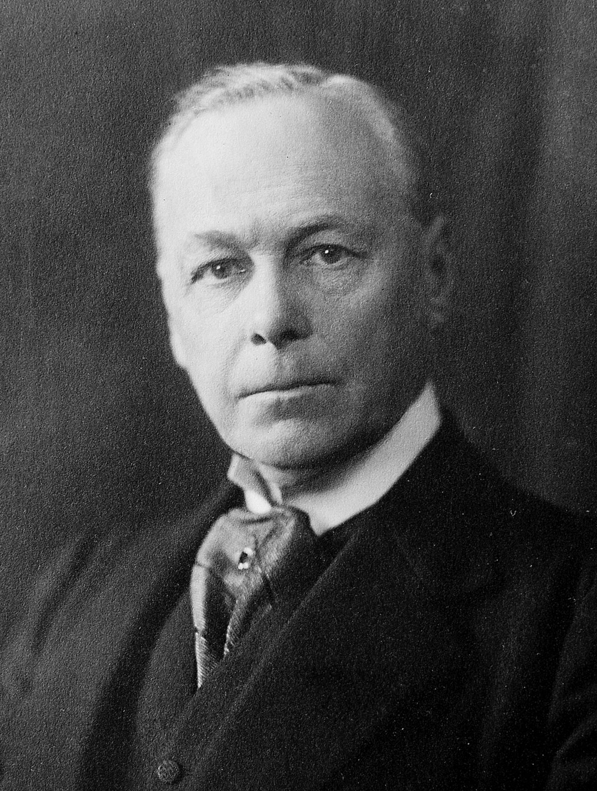 1st_Viscount_Brentford_1923