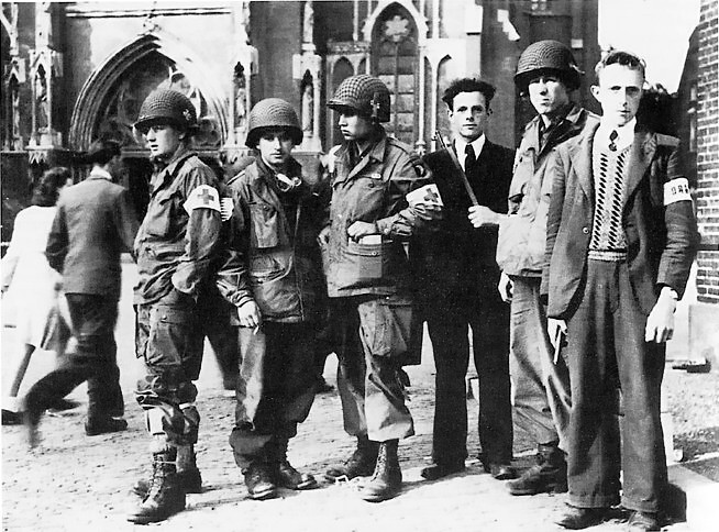 101st_with_members_of_dutch_resistance