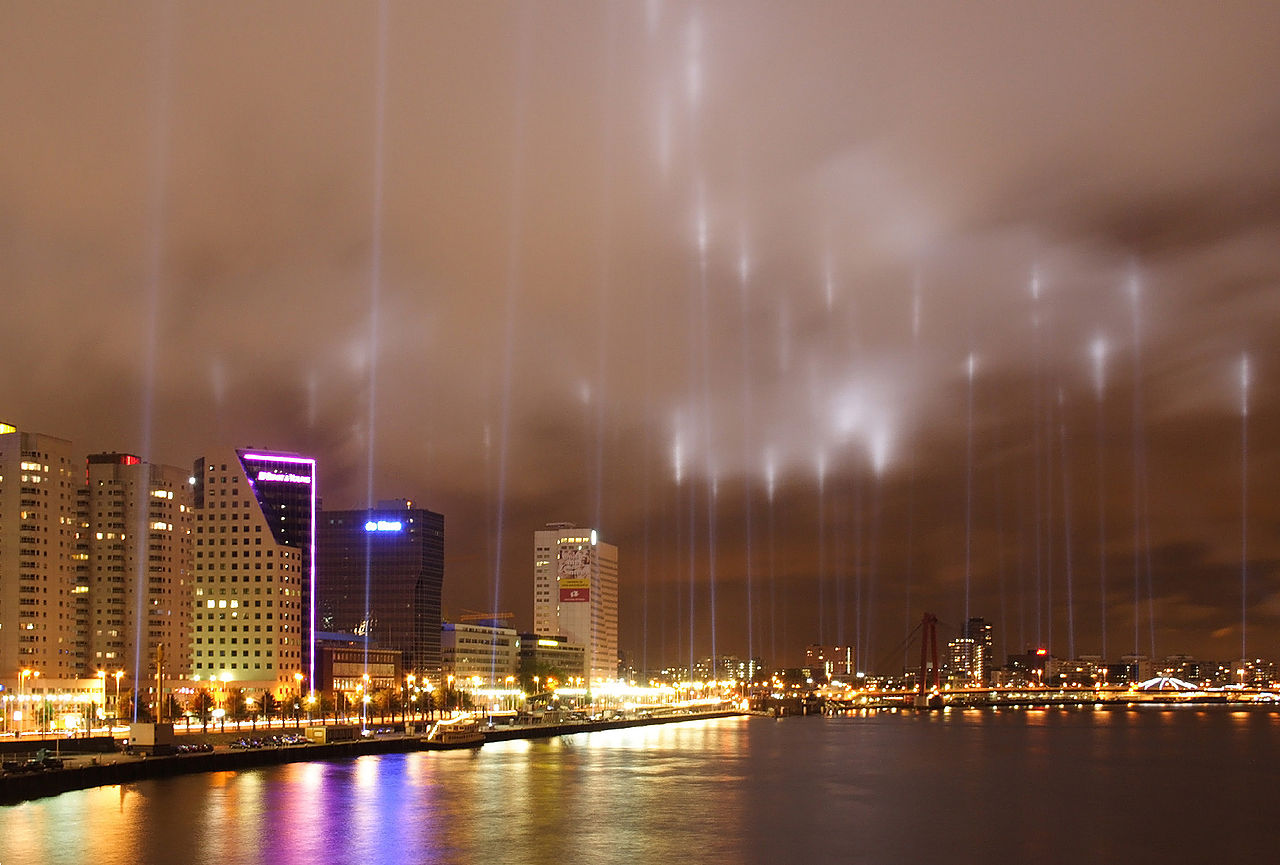 1280px-HerdenkingVuurgrensRotterdam1940_2007_edit1.jpg