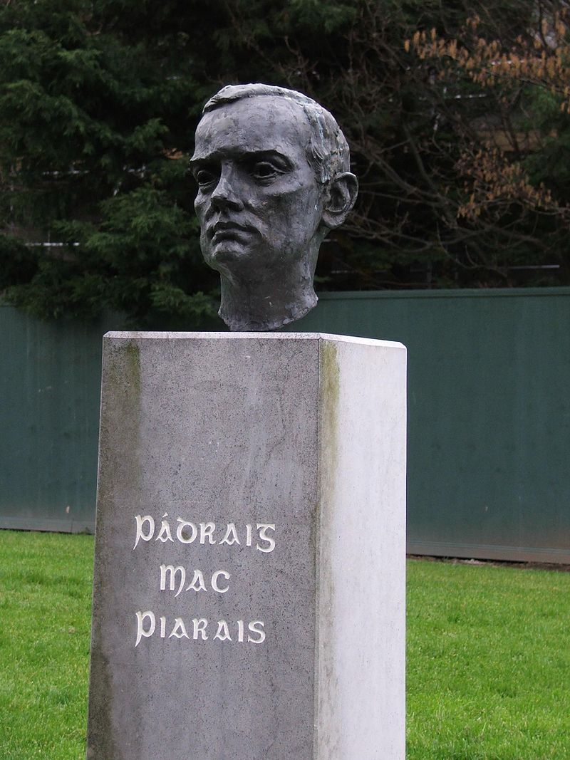 800px-Statue_padraig_pearse