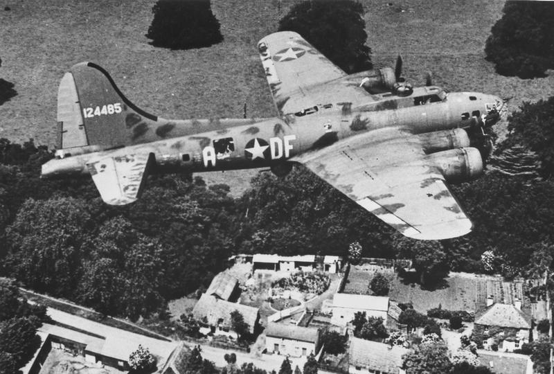 b-17f_memphis_bell_over_england