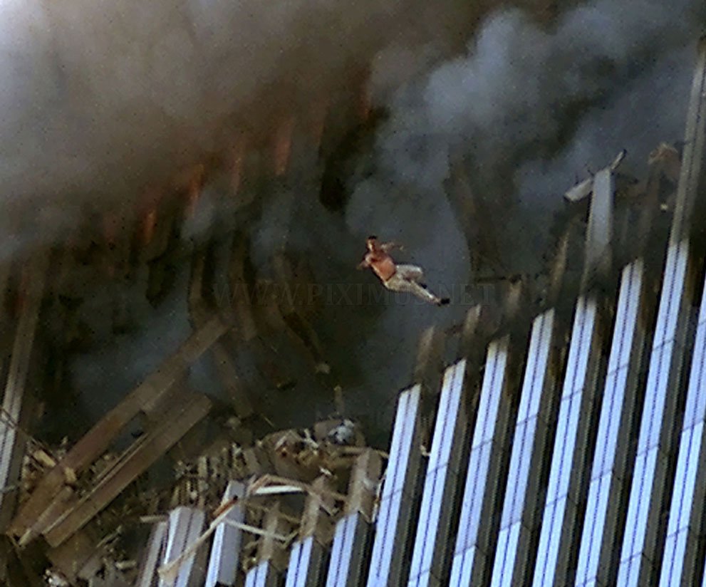 photos-of-the-terrorist-attacks-september-11-2001-12